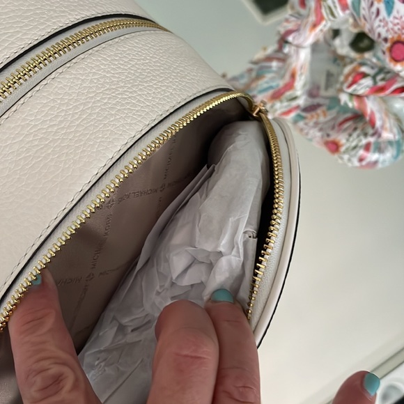 Michael Kors🎒🎒🌼🌼 - Picture 11 of 12